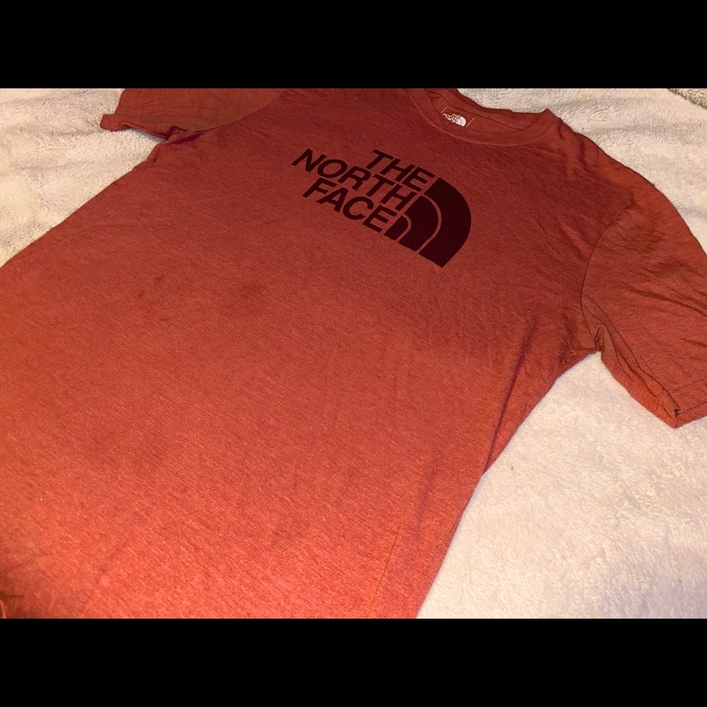 North face women’s t-shirt🧍🏽‍♀️